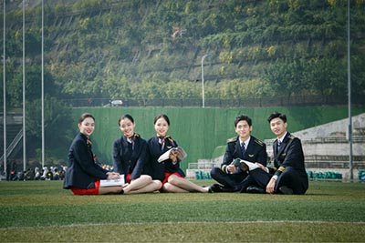 对于有特定职业技能或兴趣的学生，高职单招提供了哪些特别的优势？